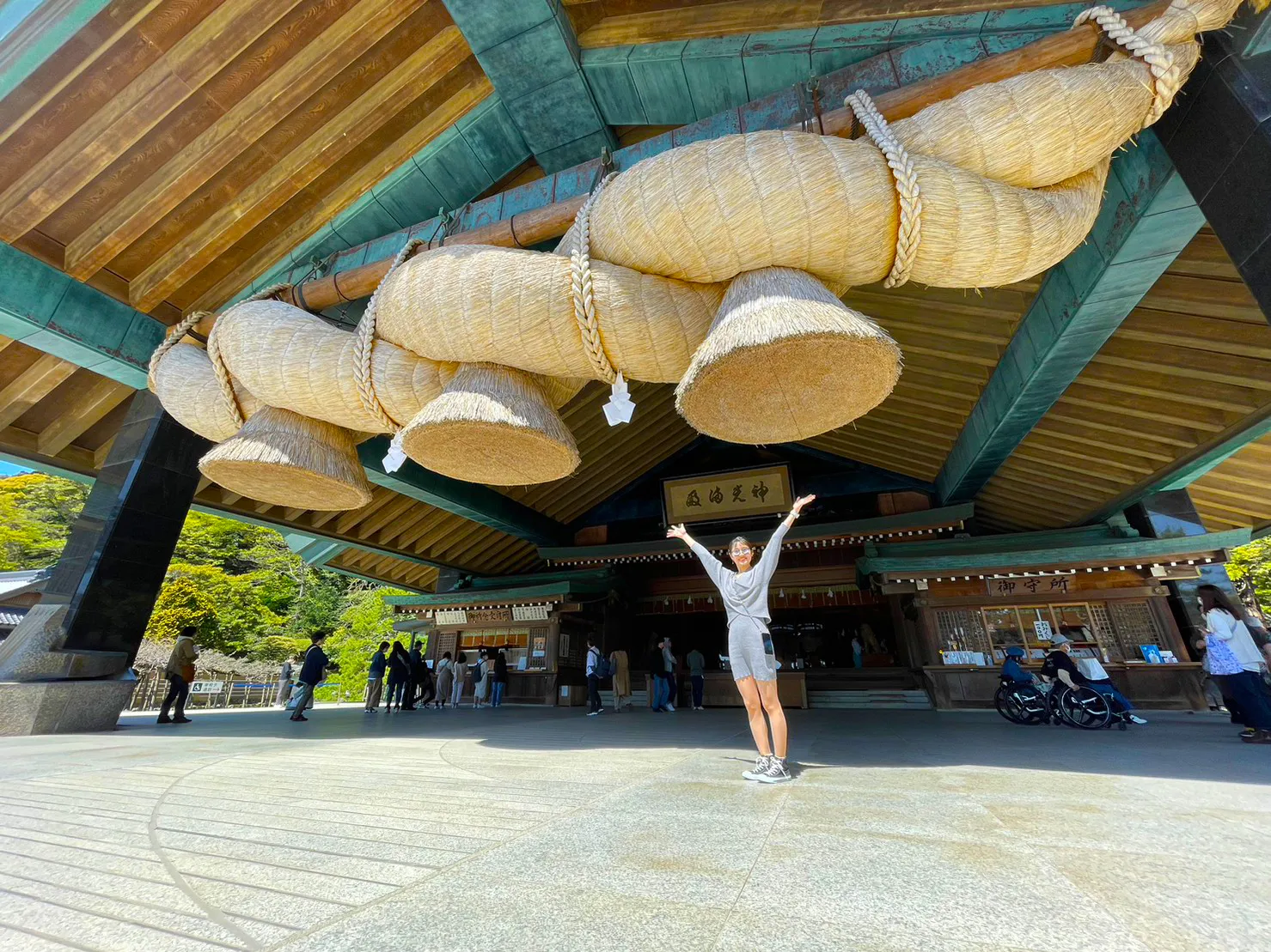 出雲大社で記念写真