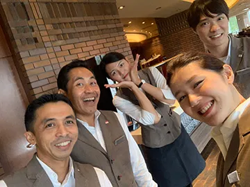バイトの同僚と集合写真