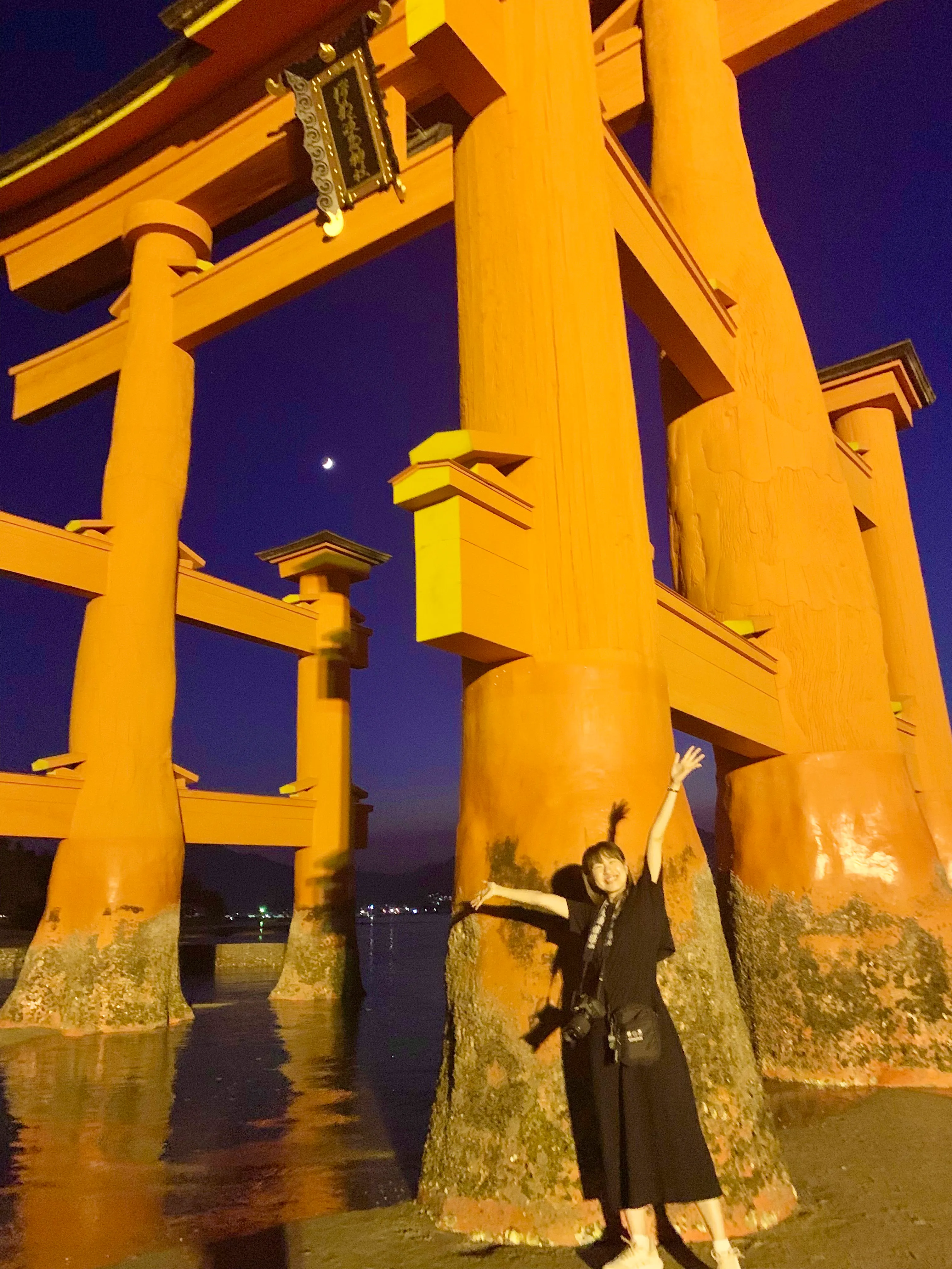 厳島神社で記念写真
